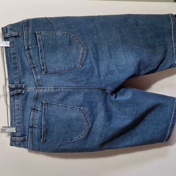 Stretch denim Bermuda shorts - Picture 4 of 5